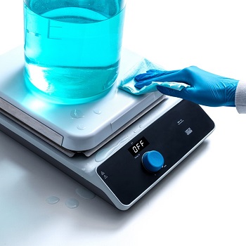 Asit ve çözücülere dayanıklı seramik yüzey, sıvı temasına karşı korumalı elektronik yapı.